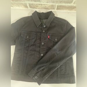Black Levi’s denim jacket. Size small